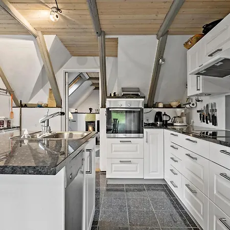 3 Bedroom Beautiful In Casa vacanze